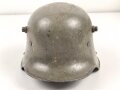 1.Weltkrieg , Stahlhelm Modell 1916. Hersteller G62 ( Gebrüder Gnüchtel A.G., Lauter in Sachsen) Original lackiertes Stück, das Innefutter original verbaut. Ungereinigt