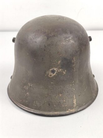 1.Weltkrieg , Stahlhelm Modell 1916. Hersteller G62 ( Gebrüder Gnüchtel A.G., Lauter in Sachsen) Original lackiertes Stück, das Innefutter original verbaut. Ungereinigt