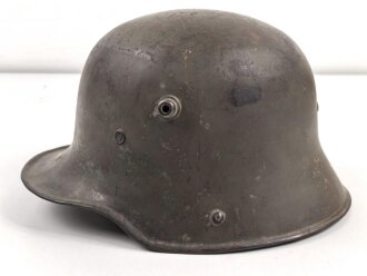 1.Weltkrieg , Stahlhelm Modell 1916. Hersteller G62 ( Gebrüder Gnüchtel A.G., Lauter in Sachsen) Original lackiertes Stück, das Innefutter original verbaut. Ungereinigt