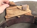 1.Weltkrieg , Stahlhelm Modell 1916. Hersteller G62 ( Gebrüder Gnüchtel A.G., Lauter in Sachsen) Original lackiertes Stück, das Innefutter original verbaut. Ungereinigt