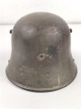 1.Weltkrieg , Stahlhelm Modell 1916. Hersteller G62 ( Gebrüder Gnüchtel A.G., Lauter in Sachsen) Original lackiertes Stück, das Innefutter original verbaut. Ungereinigt