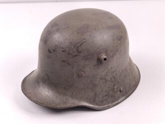 1.Weltkrieg , Stahlhelm Modell 1917. Hersteller ET64 ( Eisenhüttenwerk Thale A.G., Thale a/Harz)  Ungereinigtes Stück, Nieten und Ring original und vermutlich ursprünglich zugehörig.