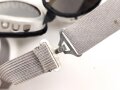 Getönte Brille mit Aluminiumrahmen, sieht man so immer wieder auf Fotos bei Angehörigen der Gebirgstruppe. Ungetragenes Stück, getöntes Glas
