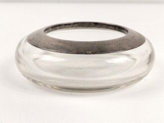 1.Weltkrieg, Aschenbecher aus Preßglas mit versilberter Montierung und Gravur " Weihnachten 1915, 19. res. Div." Durchmesser etwa 14,5cm
