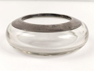 1.Weltkrieg, Aschenbecher aus Preßglas mit versilberter Montierung und Gravur " Weihnachten 1915, 19. res. Div." Durchmesser etwa 14,5cm
