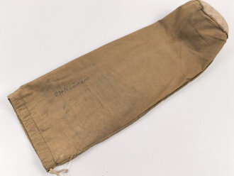 Afrikakorps / Tropen, Moskitonetz für das Feldbett mit vollständigem Gestänge von 1942, dazu ein Transportsack. Eigentumsvermerk des Obergefreiten Neumann.