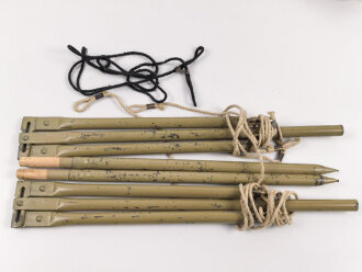Afrikakorps / Tropen, Moskitonetz für das Feldbett mit vollständigem Gestänge von 1942, dazu ein Transportsack. Eigentumsvermerk des Obergefreiten Neumann.