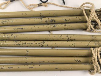 Afrikakorps / Tropen, Moskitonetz für das Feldbett mit vollständigem Gestänge von 1942, dazu ein Transportsack. Eigentumsvermerk des Obergefreiten Neumann.