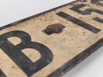 Nummernschild aus der Zeit des 2. Weltkrieg, wohl für Lastkraftwagen. Maße 13 x 60cm