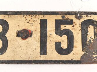 Nummernschild aus der Zeit des 2. Weltkrieg, wohl für Lastkraftwagen. Maße 13 x 60cm