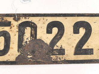 Nummernschild aus der Zeit des 2. Weltkrieg, wohl für Lastkraftwagen. Maße 13 x 60cm