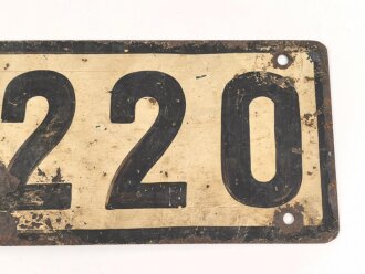 Nummernschild aus der Zeit des 2. Weltkrieg, wohl für Lastkraftwagen. Maße 13 x 60cm