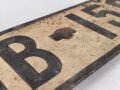 Nummernschild aus der Zeit des 2. Weltkrieg, wohl für Lastkraftwagen. Maße 13 x 60cm