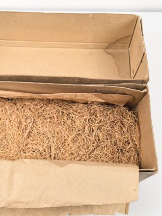 Pionier Wehrmacht, leere Umverpackung für 25 kg " Gelatine Donarit 1" datiert 1944. Maße etwa 27 x 72 x 18cm