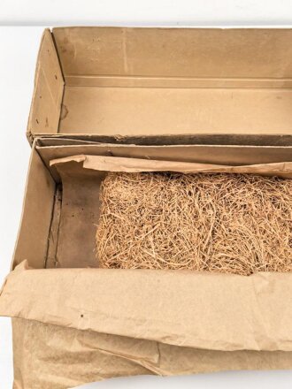 Pionier Wehrmacht, leere Umverpackung für 25 kg " Gelatine Donarit 1" datiert 1944. Maße etwa 27 x 72 x 18cm