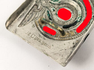 Waffen SS, Koppelschloss für Mannschaften aus Neusilber, Hersteller  „O&C“ für die Firma Overhoff & Cie, Lüdenscheid und „ges. gesch.“ für gesetzlich geschützt. Ungereinigtes Stück in gutem Zustand