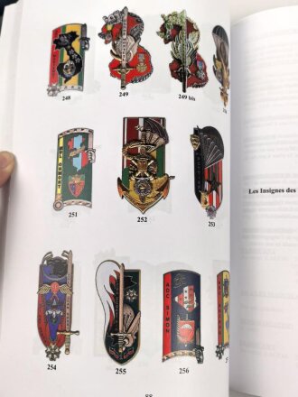 "Insignes des Promotions Parachutistes" 135 Seiten, gebraucht DIN A4