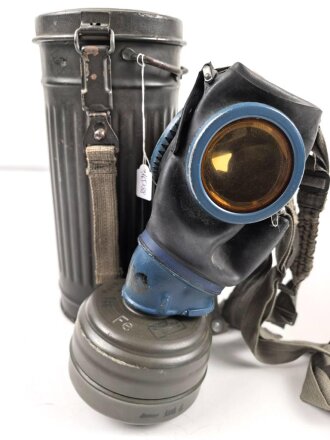 Bereitschaftsbüchse Modell 1938 mit  Gasmaske und Filter der Wehrmacht. Guter Gesamtzustand