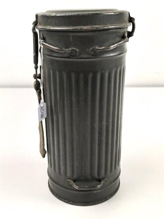 Bereitschaftsbüchse Modell 1938 mit  Gasmaske und Filter der Wehrmacht. Guter Gesamtzustand