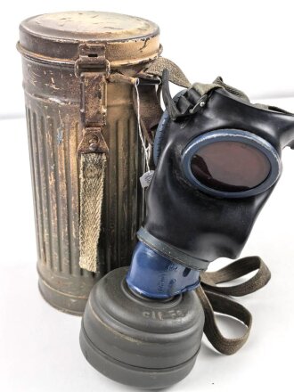 Gasmaske mit Filter in Bereitschaftsbüchse Modell...