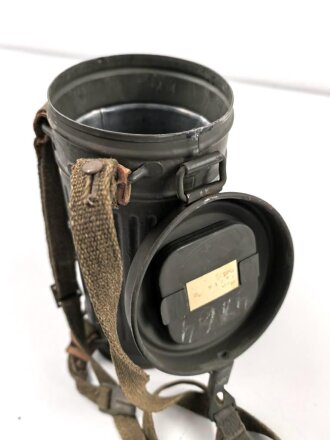 Bereitschaftsbüchse Modell 1938  für eine Gasmaske der Wehrmacht. Datiert 1940, guter Gesamtzustand