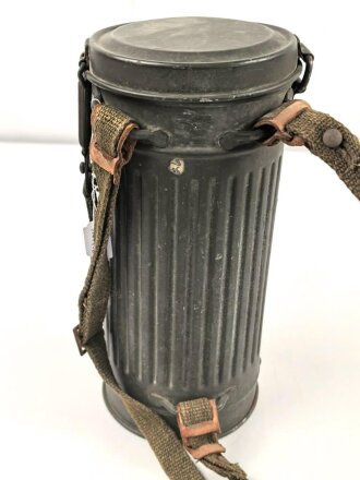 Bereitschaftsbüchse Modell 1938  für eine Gasmaske der Wehrmacht. Datiert 1940, guter Gesamtzustand