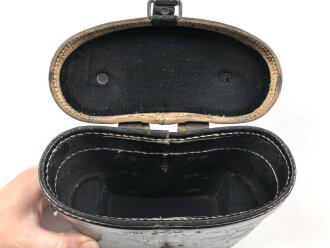 Behälter aus Ersatzmaterial für Dienstglas 6 x 30 der Wehrmacht aus Preßmasse. Hersteller cxn, Variante mit gelbem Deckel, guter Zustand
