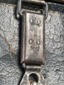 Behälter aus Ersatzmaterial für Dienstglas 6 x 30 der Wehrmacht aus Preßmasse. Hersteller cxn, Variante mit gelbem Deckel, guter Zustand