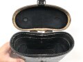 Behälter aus Ersatzmaterial für Dienstglas 6 x 30 der Wehrmacht aus Preßmasse. Hersteller cxn, Variante mit gelbem Deckel, guter Zustand