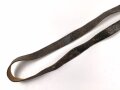 Behälter aus Ersatzmaterial für Dienstglas 6 x 30 der Wehrmacht aus Preßmasse. Hersteller cxn, Variante mit gelbem Deckel, guter Zustand, mit dem seltenen Trageriemen