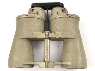 U-Boot Kommandantenglas 8 x 60  der Kriegsmarine. Hersteller blc, Seriennummer 48832.  Glasklare Duchsicht mit wenigen kleinen " Pünktchen" , rechts senkrechte Strichplatte. Originallack, links rissig