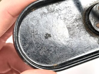U-Boot Kommandantenglas 8 x 60  der Kriegsmarine. Hersteller blc, Seriennummer 48832.  Glasklare Duchsicht mit wenigen kleinen " Pünktchen" , rechts senkrechte Strichplatte. Originallack, links rissig