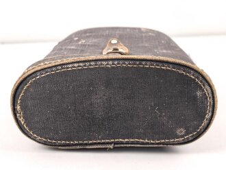 Behälter für ein Dienstglas 10 x 50 der Wehrmacht. Unter deutscher Besatzung gefertigt von Huet Paris. Gebraucht, guter Gesamtzustand