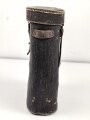 Behälter für ein Dienstglas 10 x 50 der Wehrmacht. Unter deutscher Besatzung gefertigt von Huet Paris. Gebraucht, guter Gesamtzustand