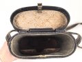 Behälter mit Trageriemen für ein Dienstglas 10 x 50 der Wehrmacht. Unter deutscher Besatzung gefertigt von Huet Paris. Gebraucht, guter Gesamtzustand