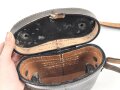 Lederner Behälter für ein Dienstglas 6 x 30 der frühen Wehrmacht . Guter Gesamtzustand, mit Trageriemen, datiert 1935