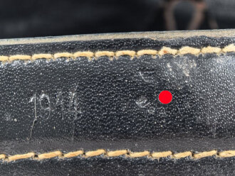 Dienstglas 7 x 50 Wehrmacht, im Behälter. Das Glas in sehr gutem Zustand, Hersteller rln für Zeiss Jena ab 1944, Glasklare Durchsicht, keine Strichplatte. Der Behälter aus Ersatzmaterial zugehörig, innen gelb.