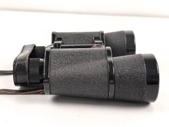 Dienstglas 7 x 50 Wehrmacht, im Behälter. Das Glas in sehr gutem Zustand, Hersteller rln für Zeiss Jena ab 1944, Glasklare Durchsicht, keine Strichplatte. Der Behälter aus Ersatzmaterial zugehörig, innen gelb.