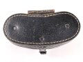 Dienstglas 7 x 50 Wehrmacht, im Behälter. Das Glas in sehr gutem Zustand, Hersteller rln für Zeiss Jena ab 1944, Glasklare Durchsicht, keine Strichplatte. Der Behälter aus Ersatzmaterial zugehörig, innen gelb.