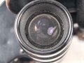 Dienstglas 7 x 50 Wehrmacht, im Behälter. Das Glas in sehr gutem Zustand, Hersteller rln für Zeiss Jena ab 1944, Glasklare Durchsicht, keine Strichplatte. Der Behälter aus Ersatzmaterial zugehörig, innen gelb.