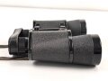 Dienstglas 7 x 50 Wehrmacht, im Behälter. Das Glas in sehr gutem Zustand, Hersteller rln für Zeiss Jena ab 1944, Glasklare Durchsicht, keine Strichplatte. Der Behälter aus Ersatzmaterial zugehörig, innen gelb.