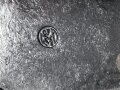 Behälter zum Dienstglas 6 x 30 der Wehrmacht aus schwarzer Preßmasse. gebraucht, guter Gesamtzustand, mit dem kurzem Teil des Trageriemen