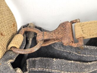 Paar Tragetaschen für Maschinengewehr Gurtkästen ( Patronenkästen ) der Wehrmacht. Getragenes Paar in gutem Gesamtzustand