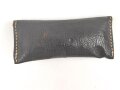 Reinigungstuch für optisches Gerät der Wehrmacht, in Kunstlederhülle