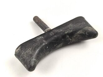 "Stirnschutz" für diverse Optiken der Wehrmacht. Breite etwa 14,5cm, Zapfendurchmesser 15,5mm