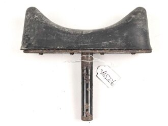 "Stirnschutz" für diverse Optiken der Wehrmacht. Breite etwa 14,5cm, Zapfendurchmesser 15,5mm