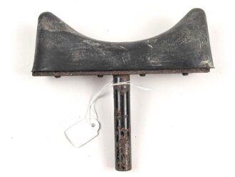 "Stirnschutz" für diverse Optiken der Wehrmacht. Breite etwa 14,5cm, Zapfendurchmesser 15,5mm