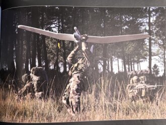 "13e RDP Les Dragons Parachutistes" ca. 50 Seiten, gebraucht ca DIN A4