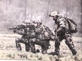 "13e RDP Les Dragons Parachutistes" ca. 50 Seiten, gebraucht ca DIN A4