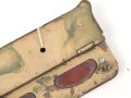 Teil eines "Notek" Kraftfahrzeug Rücklicht zum Nachtmarschgerät der Wehrmacht. Originallack